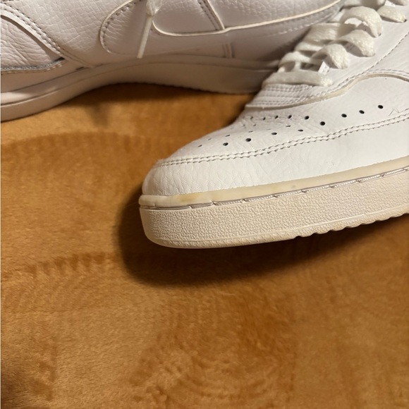 Women’s Nike White Athletic Shoes - Picture 7 of 9